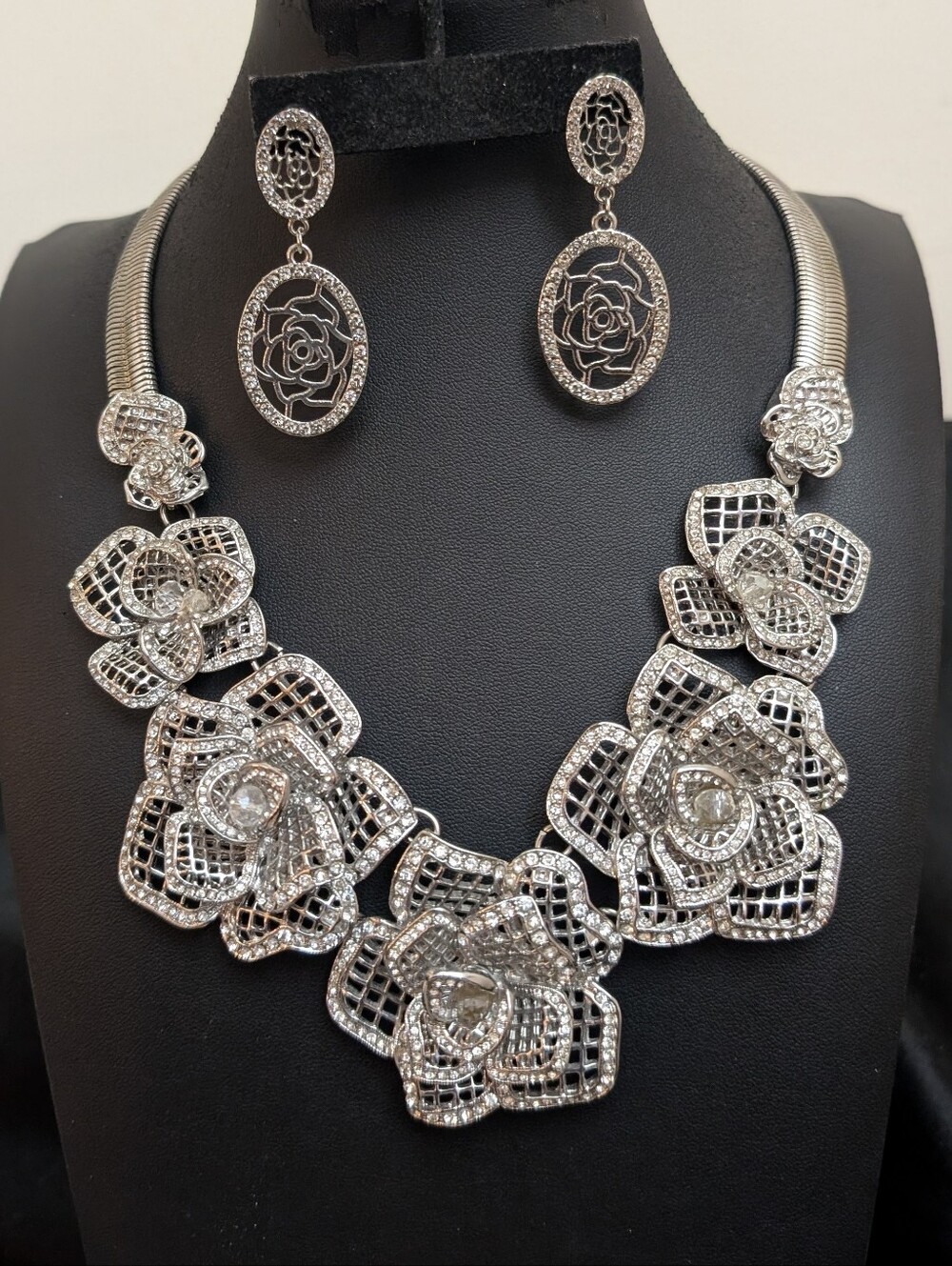 NWOT WHBM Elegant Silver Floral Crystal Necklace and Earrings Set